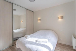 Le Petit Parfait, logement situé près du cœur de la ville et de toutes ses commodités, rue tranquille avec vue sur les Alpes, parfait pour 6 personnes